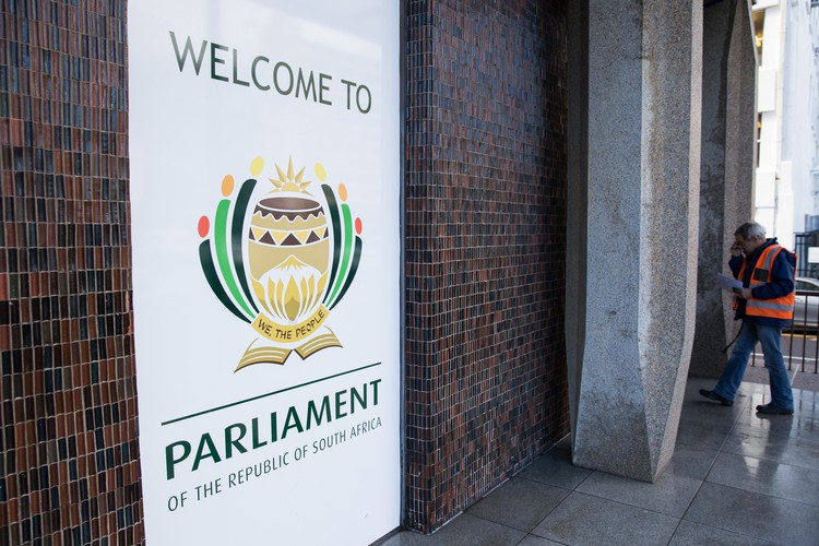 Photo of visitors\' entrance to Parliament
