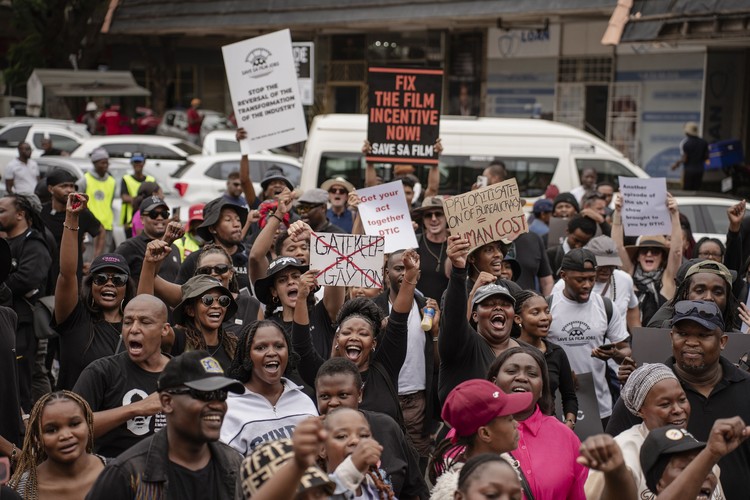 Summary image for article