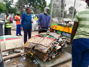 Photo of waste pickers